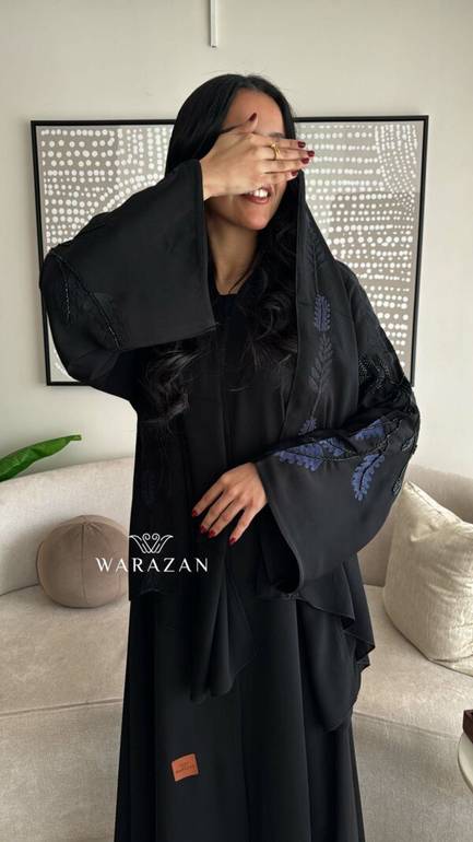 عباية سوداء مشجرة من الكم بلونين
