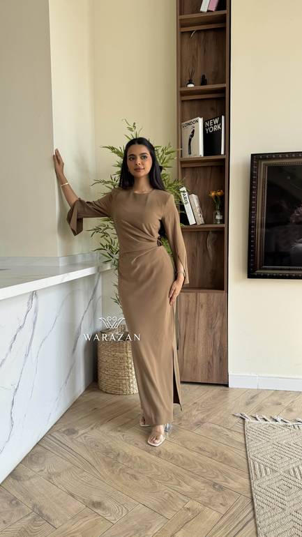 فستان سهرة ناعم بمسكه من الخصر