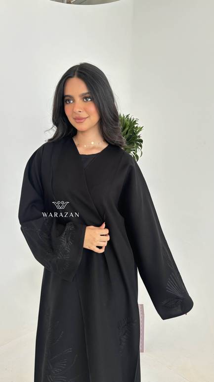 عباية رسمية بتطريز اسود 