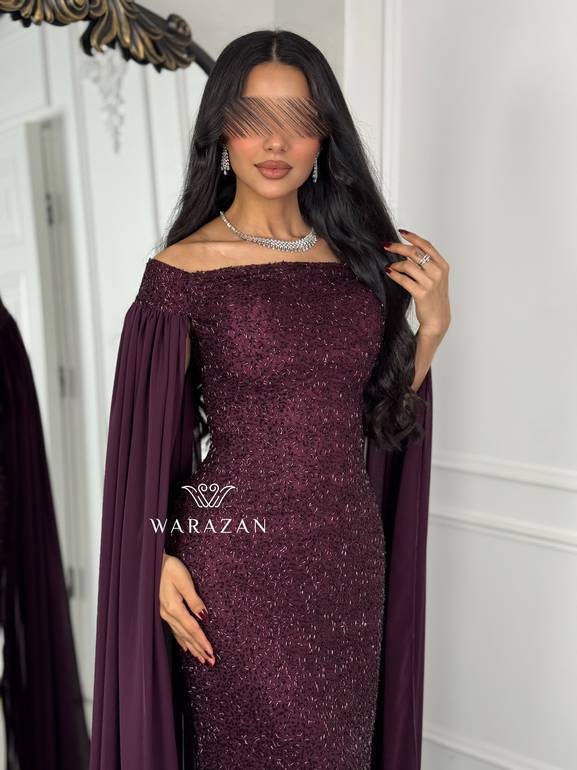 فستان سهرة خمري مع وشاح  ناعم  