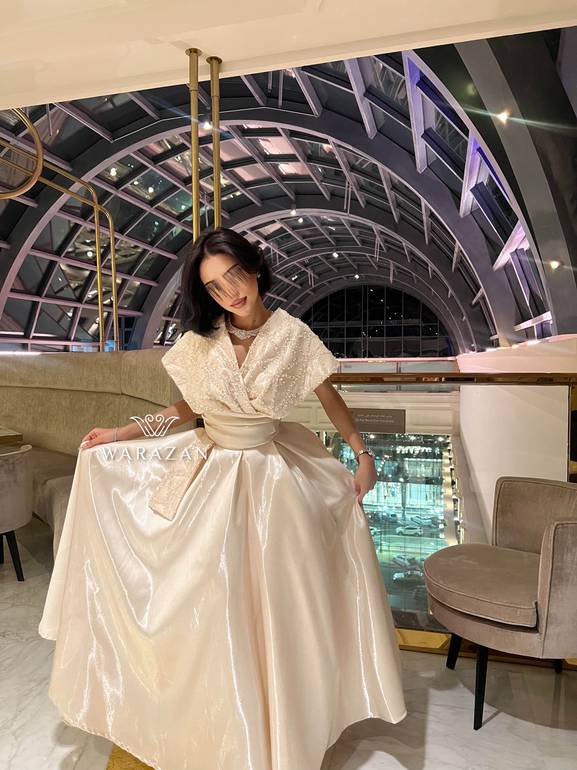 فستان سهرة أنيق مع تطريز 