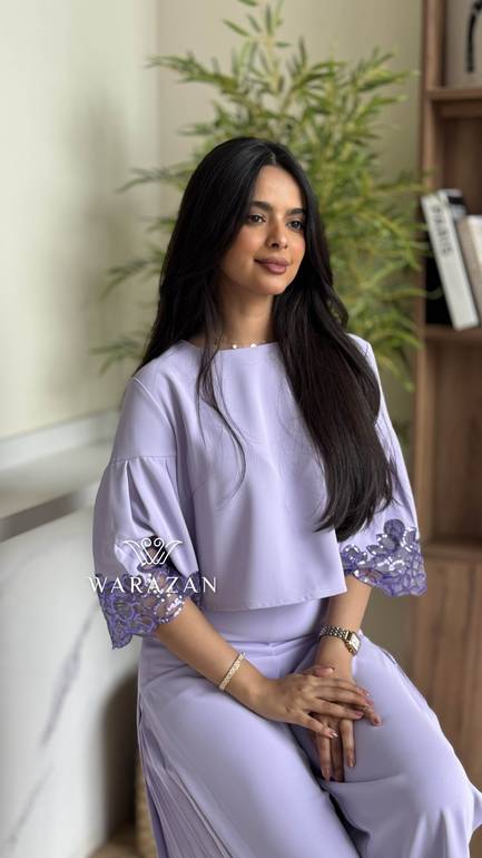 طقم كلاسيكي بأكمام مزينة بالدانتيل