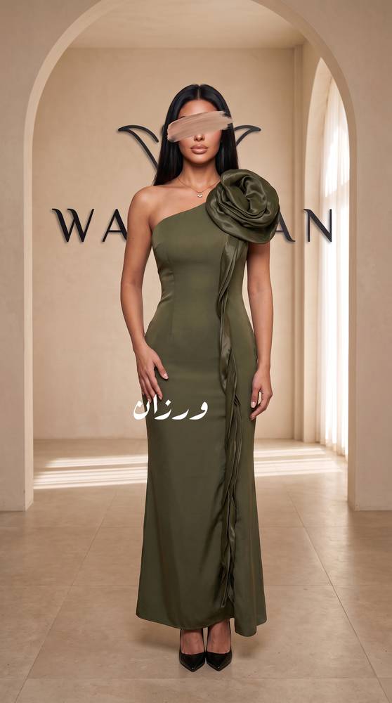 فستان سهرة وردة ثلاثية الأبعاد بتصميم راقٍ