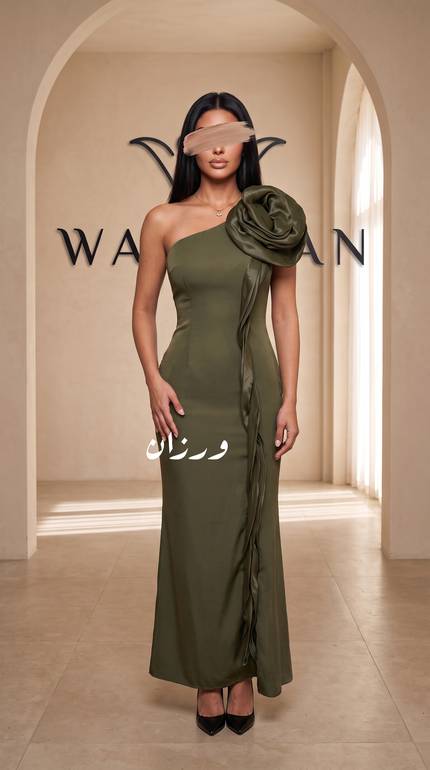 فستان سهرة وردة ثلاثية الأبعاد بتصميم راقٍ