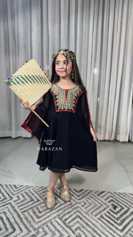 فستان بناتي رمضاني بلون الاسود وتطريز ذهبي