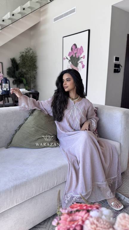 جلابيه انيقه بتطريز ورد