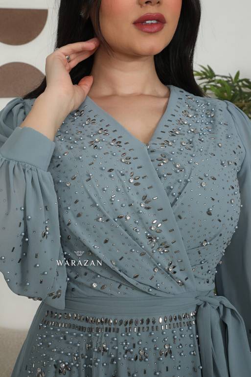 فستان سهرة ساتر بتطريز راقي