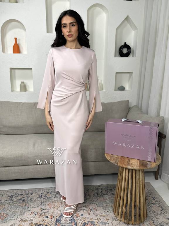 فستان سهرة ناعم بمسكه من الخصر