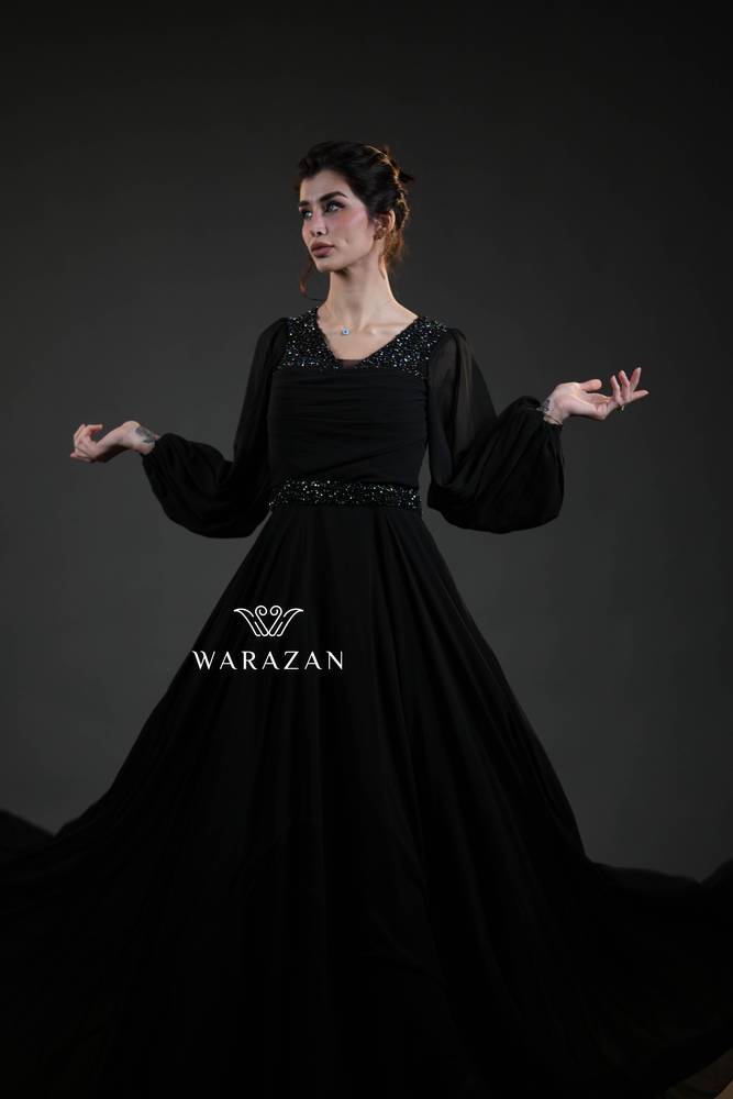 فستان سهرة طويل مع تطريز 
