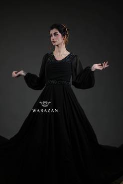 فستان سهرة طويل مع تطريز 