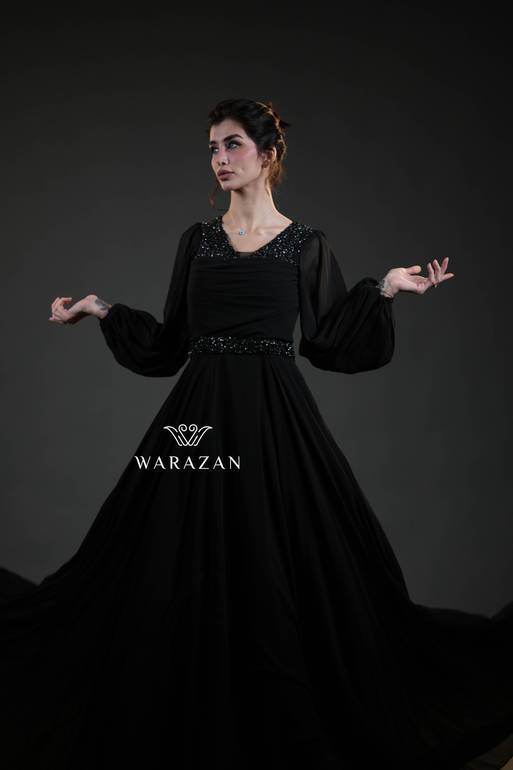 فستان سهرة طويل مع تطريز 