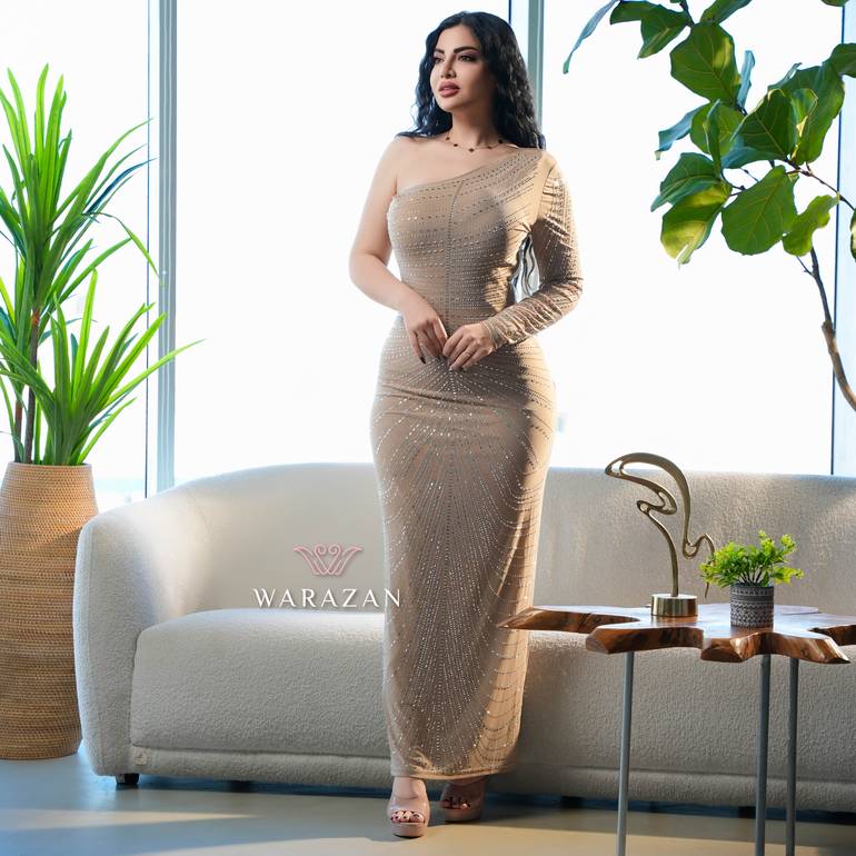 نسخة من فستان سهرة ماسك وأنيق 