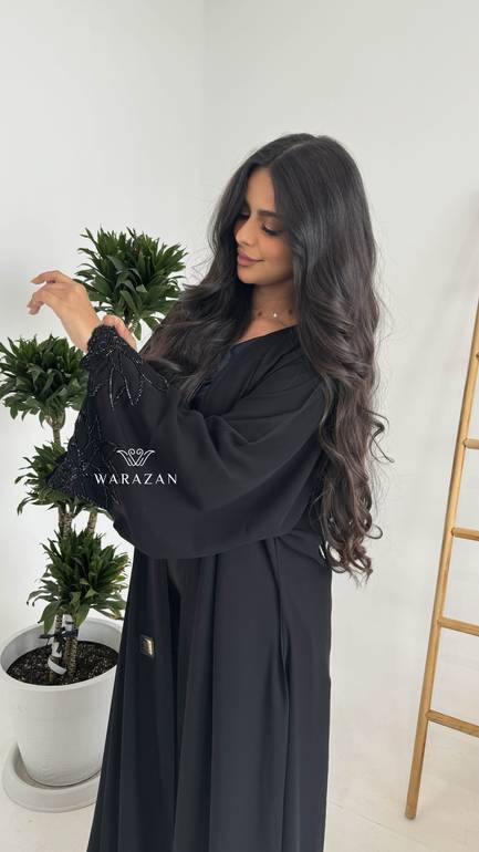 عباية بتطريز شك انيق 