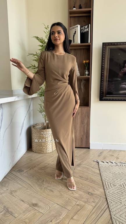 فستان سهرة ناعم بمسكه من الخصر