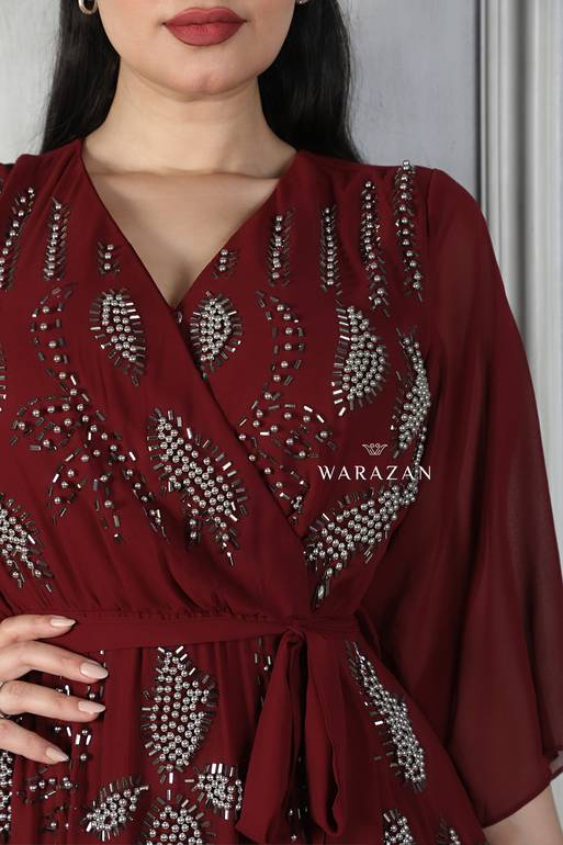 فستان سهرة طويل ناعم ساتر راقي بتطريز بألوان متعددة