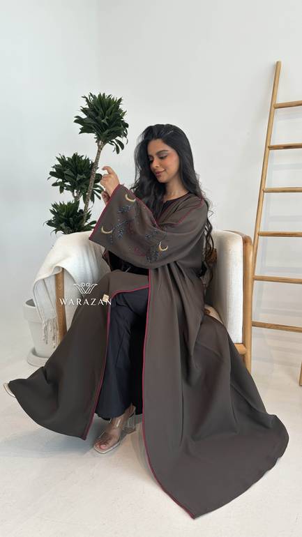 عباية بنية بتطريز يدوي 