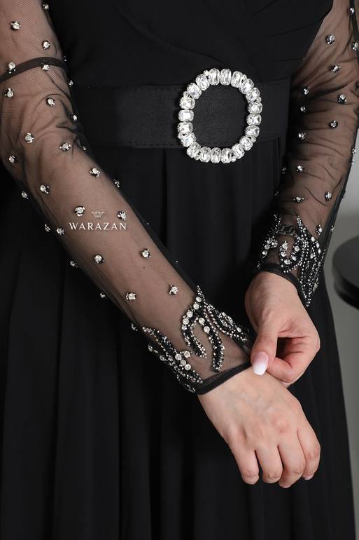 فستان سهرة باكمام شفافه و حزام من الخصر