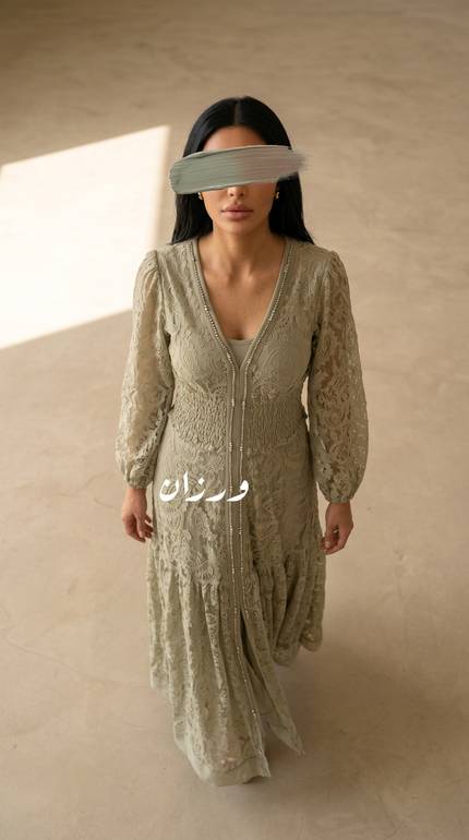 فستان ناعم أنيق بدانتيل
