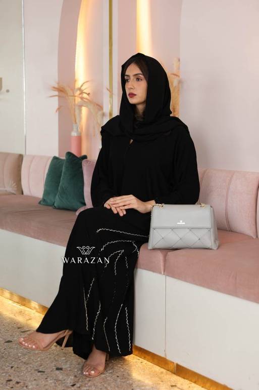 عباية رسمية مطرزة