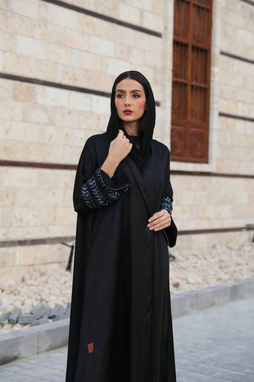 عباية فخمة بتطريز من الكم