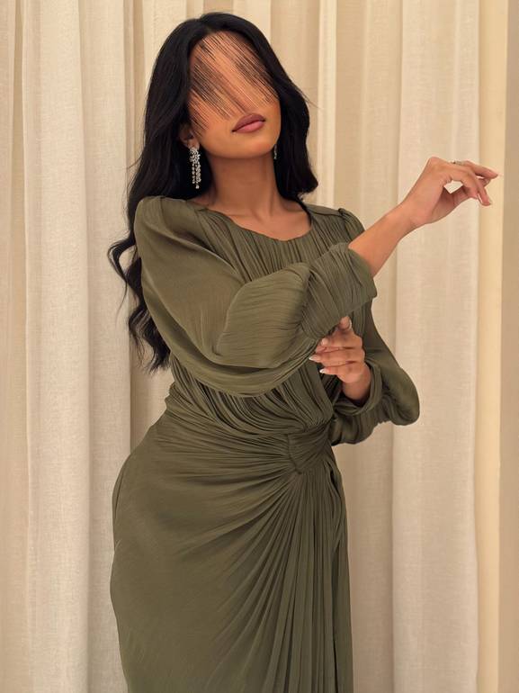 فستان سهرة ناعم بأكمام طويلة