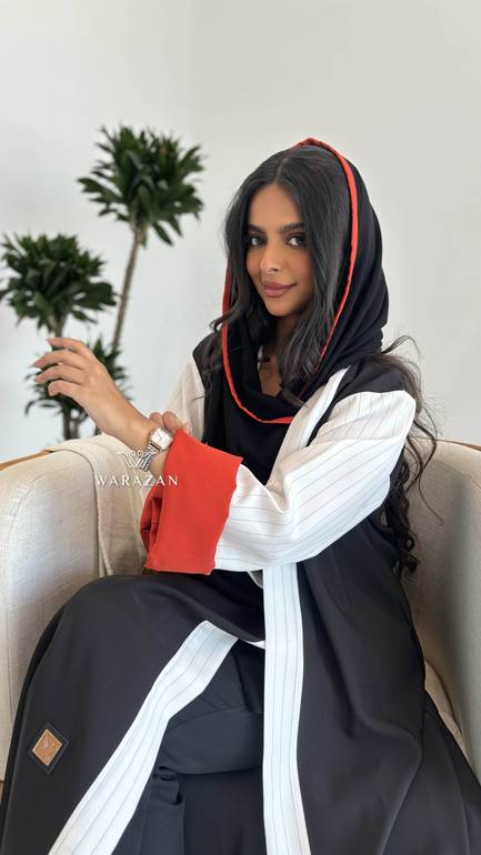 عباية كاجوال بلون اسود و تدخيلة لون 