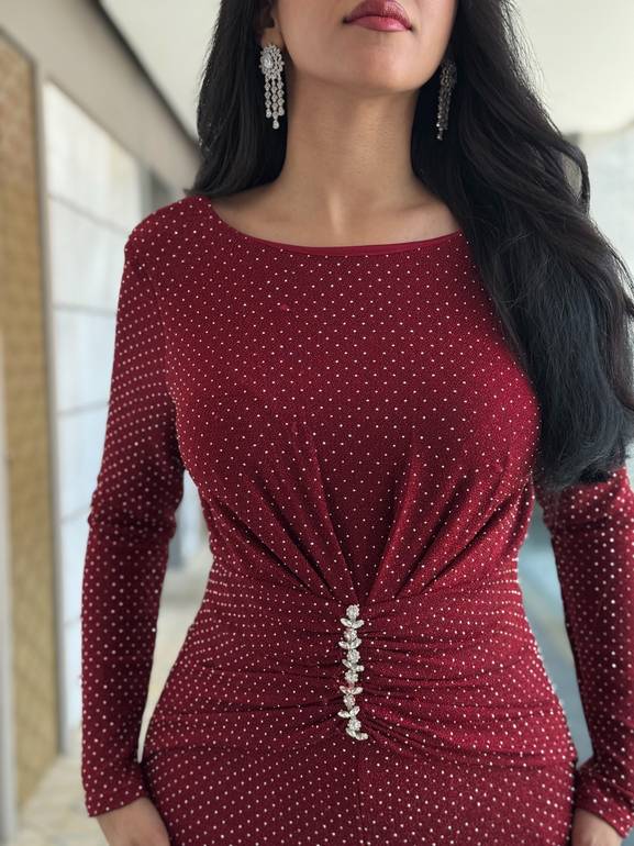 فستان سهرة ناعم بأكمام طويل و خرز 