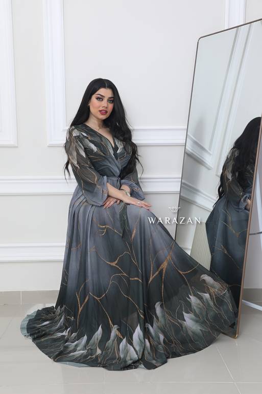 فستان سهرة طويل ومشجر برنت براندي مع فصوص
