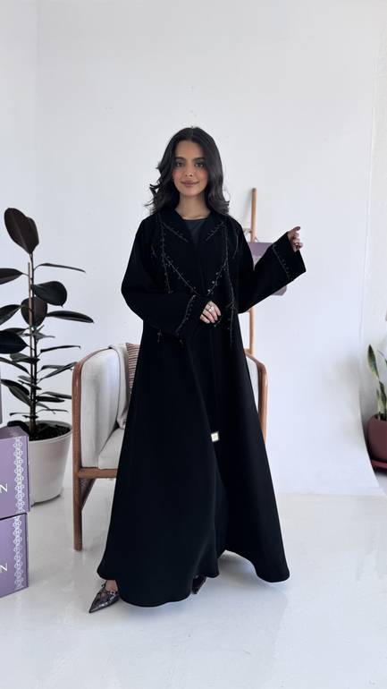 عباية بتطريز ناعم وانيق سراميك