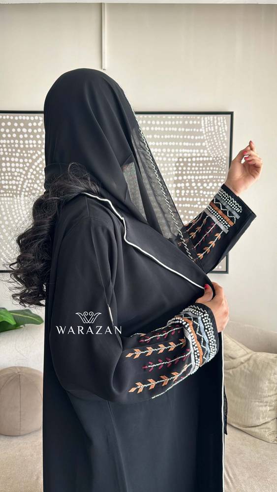 عباية  للعيد عملية مع أكمام بتطريز منقوش