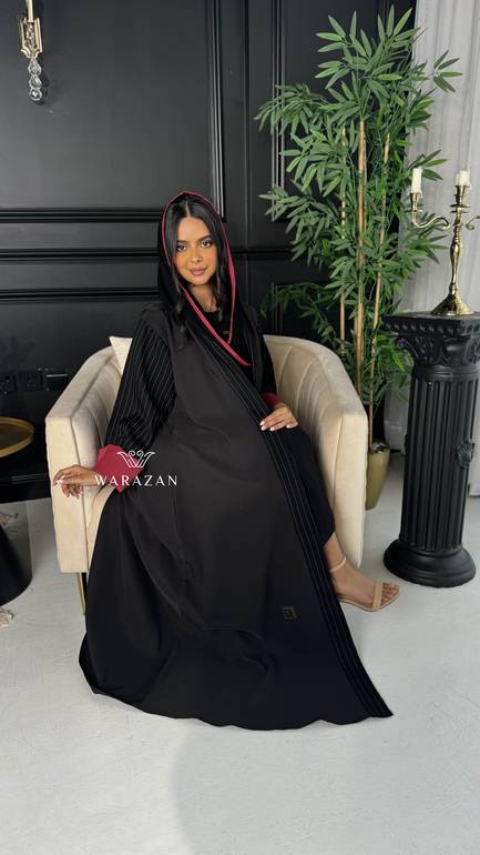  عباية مقلم اسود بتدخيلة لون نود 