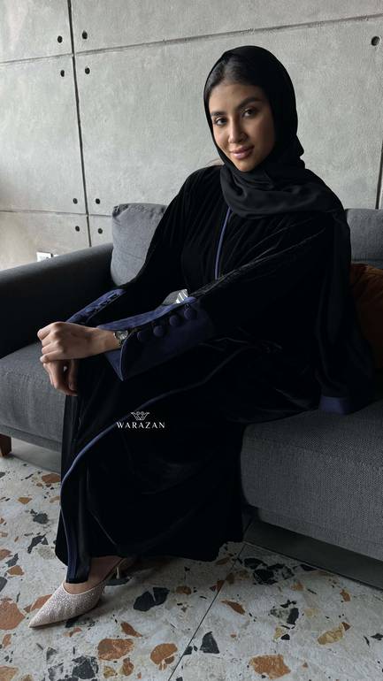 عباية شتوية مخمل مع أكمام رمادي مزينة بأزرار