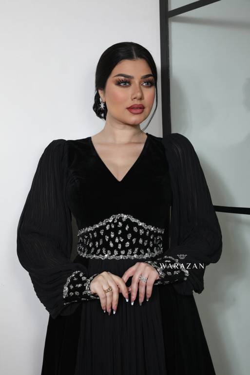 فستان ميد مخمل تطريز شك