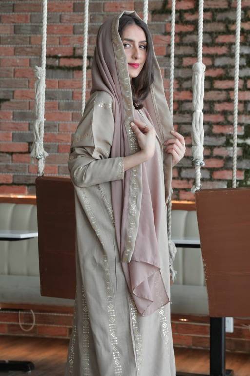 عباية بتطريز ترتر جميل
