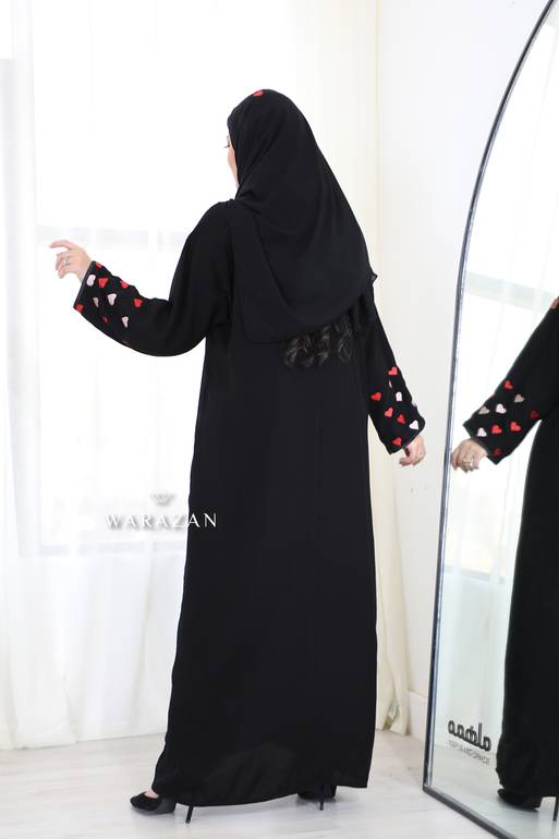 عباية كريب ملكي بتطريز قلوب أحمر  وأبيض