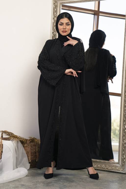 عباية أسود بتطريز ملكي