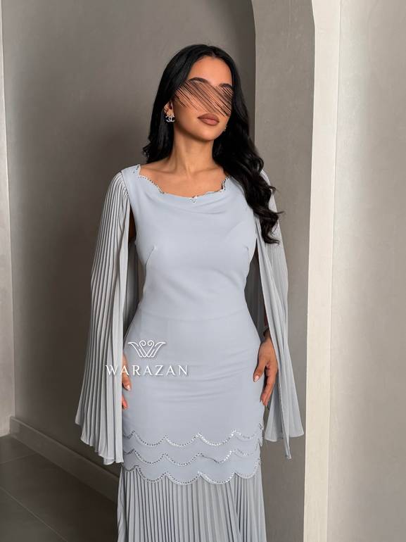 فستان انيق بقصة من الاكمام وكسرات 