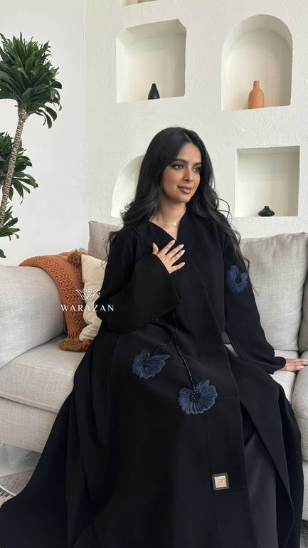 عباية بستايل تطريز ورد 