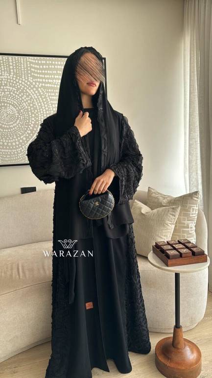 عباية سوداء 