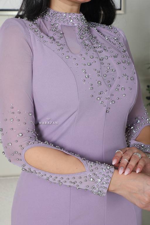 فستان سهرة ناعم بتطريز من الصدر 