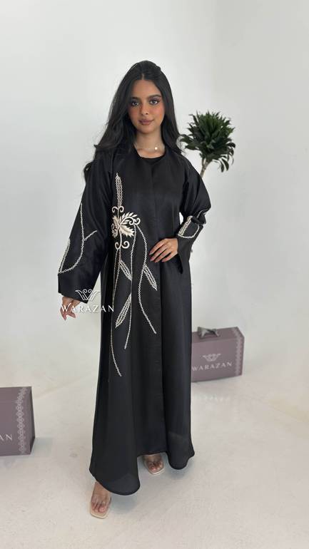 عباية انيقة بتطريز 