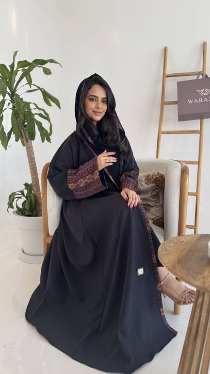 عباية كريب بأكمام كشميري