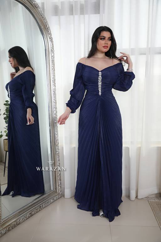 فستان سهرة بكسرات وخرز من الأمام