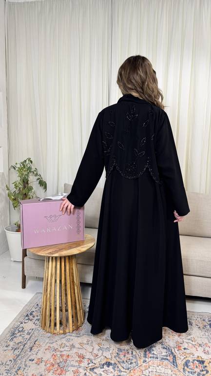عباية انيقه  بتطريز شك اسود 