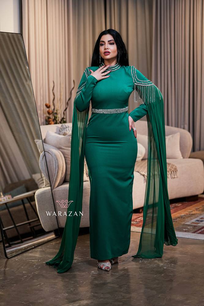 فستان سهرة ناعم ملكي بقصة أكمام طويلة 