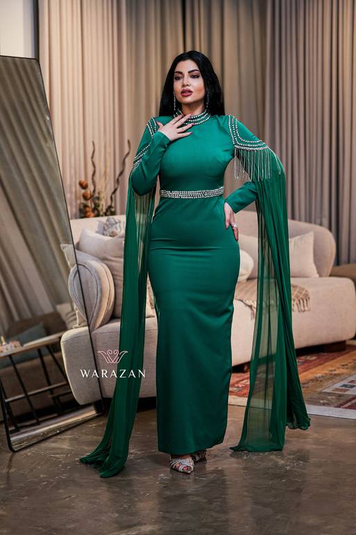 فستان سهرة ناعم ملكي بقصة أكمام طويلة 