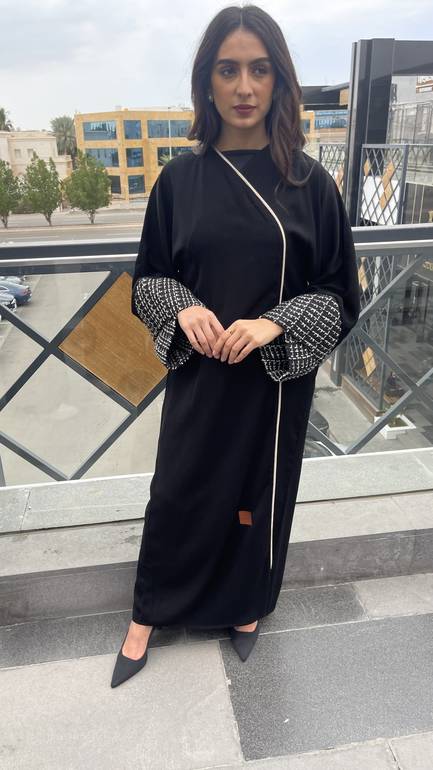 عباية نص بشت بتدخيلة صوف من الأكمام