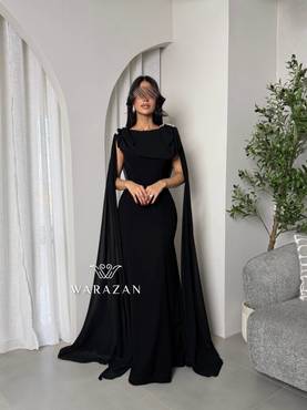 فستان سهرة أسود ملكي بكاب انسيابي فاخر