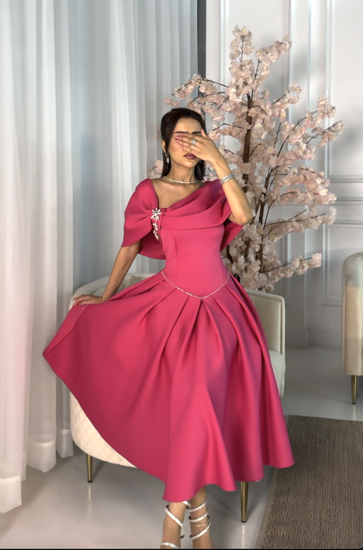 فستان سهرة بقصة صدر انيقه 