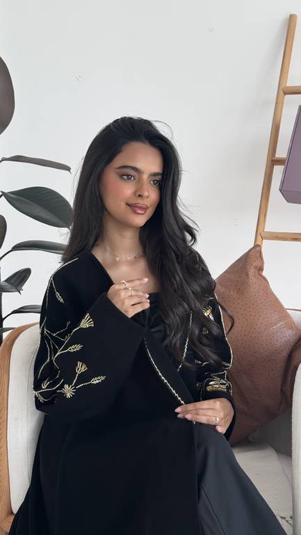 عباية بتطريز ذهبي 